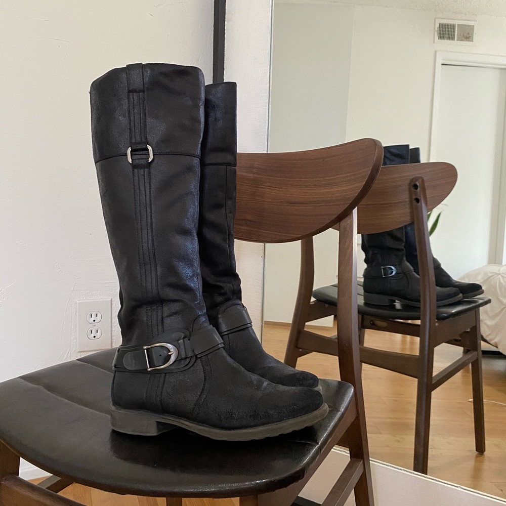 Bare Traps boots with buckle size 8